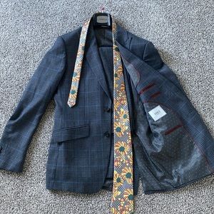 Full suit with dress shoes. New only wore once